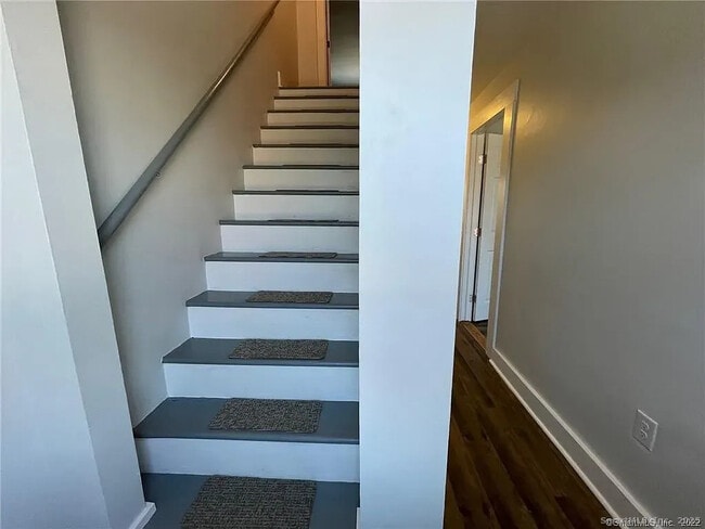 Building Photo - 30 Anthony St