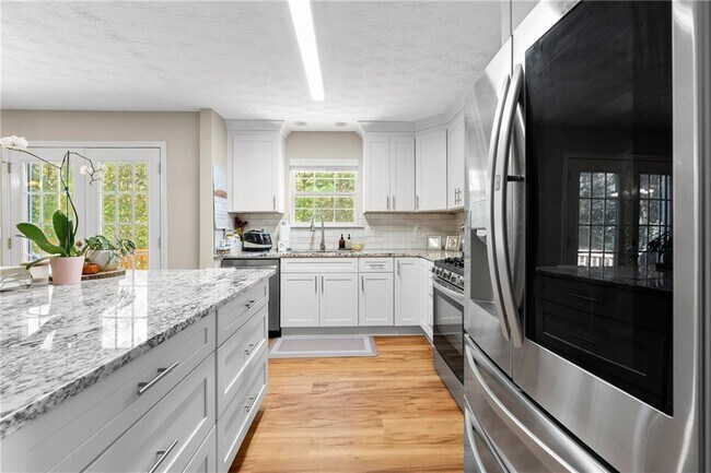 Building Photo - 3751 Roxfield Dr NE