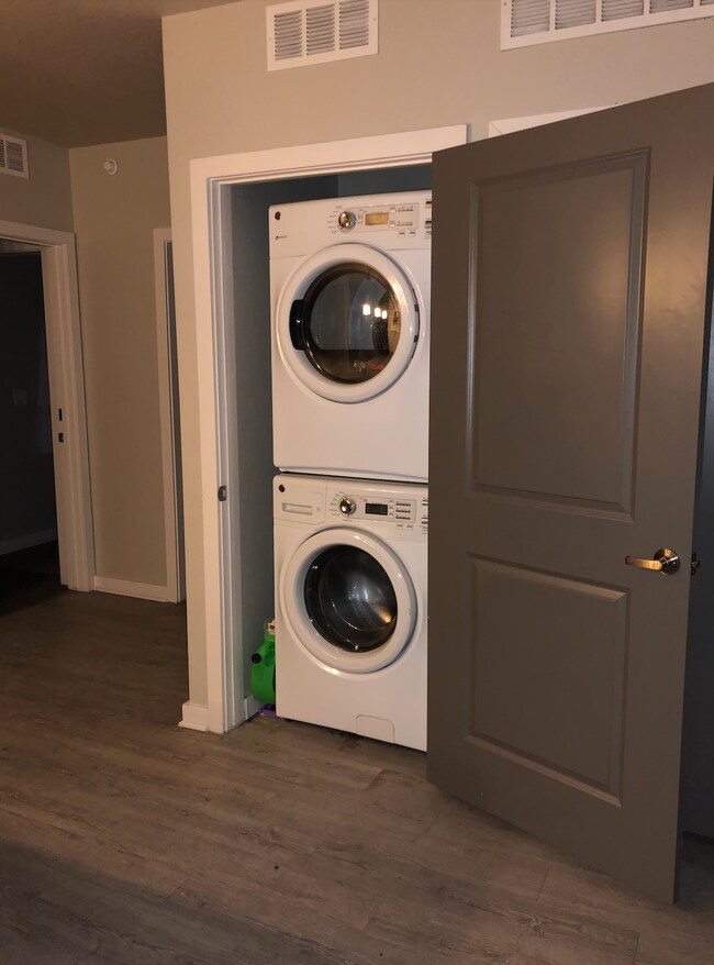 Laundry Unit - 800 28th St