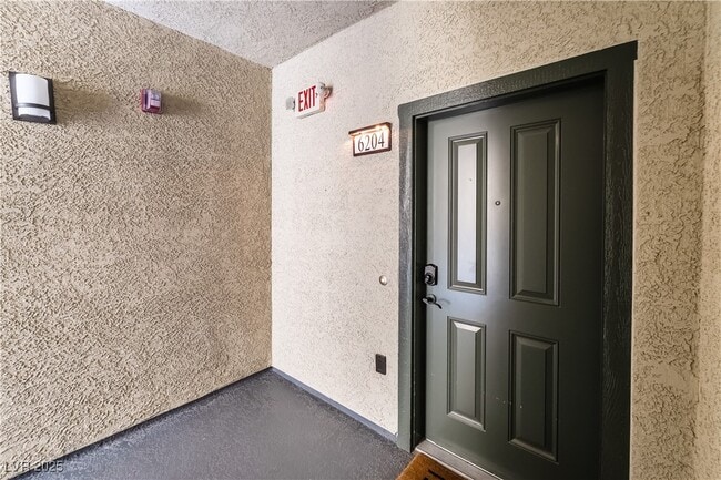 Building Photo - 2555 Hampton Rd