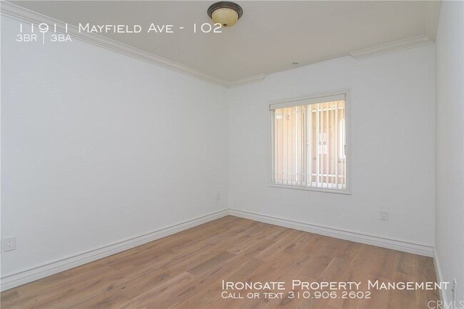 Building Photo - 11911 Mayfield Ave