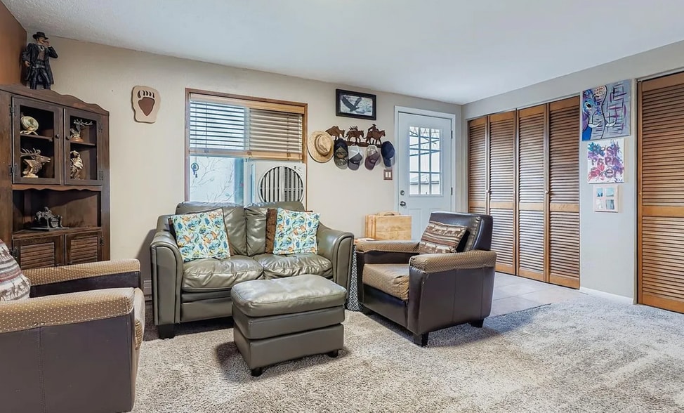 Primary Photo - 10965 Bellaire Cir