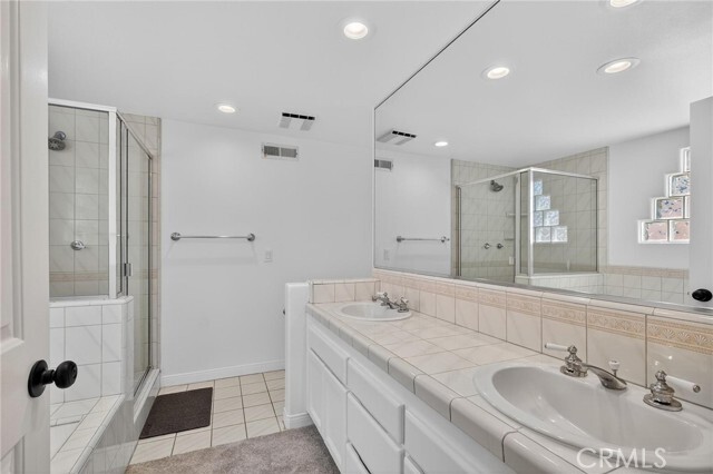 Building Photo - 849 Loma Dr