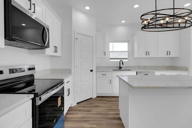 Building Photo - 104 Runnels St