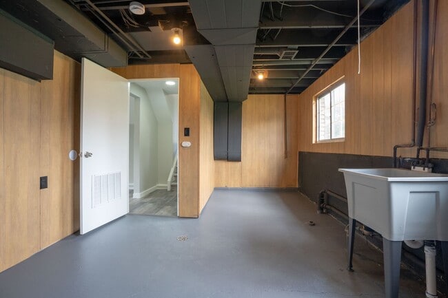 Building Photo - Must see FOUR bedroom Trilevel home