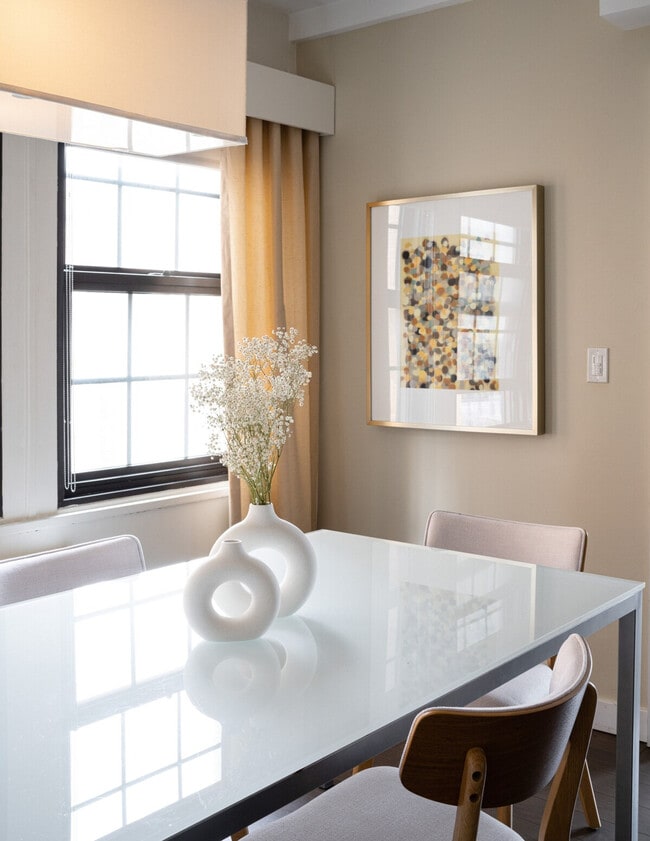 Building Photo - 411 E 50th St