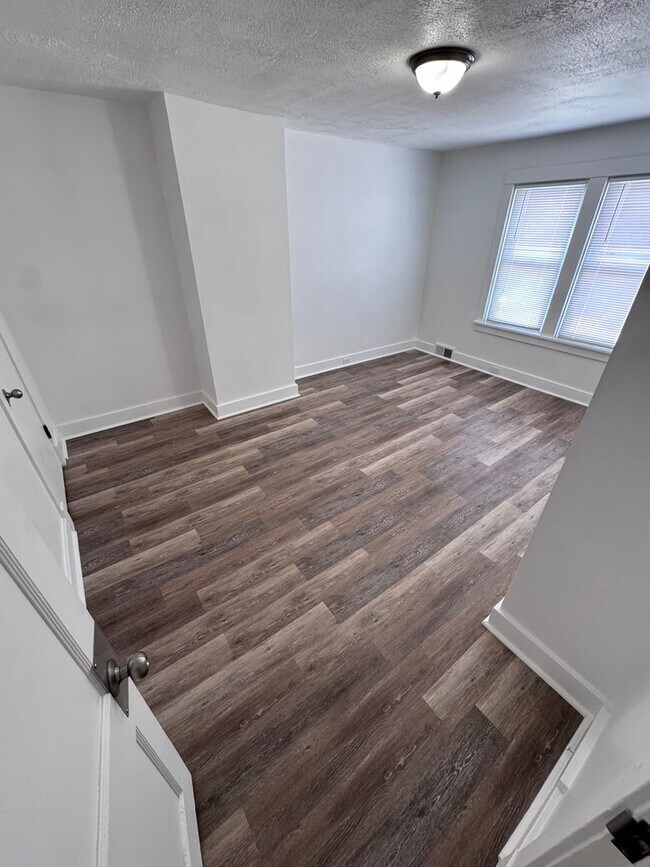 Building Photo - Gorgeous Fully Renovated 4-Bed 1-Bath House In Christy Park!!!