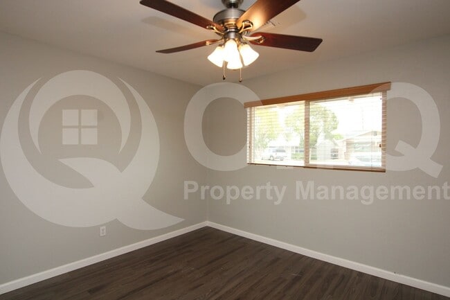 Building Photo - 8033 E Weldon Ave
