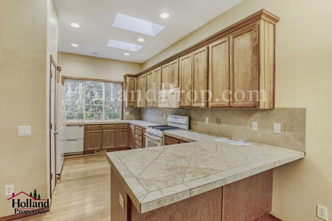 Building Photo - Serene 4-Bed Home with Huge Common Room & Deck!