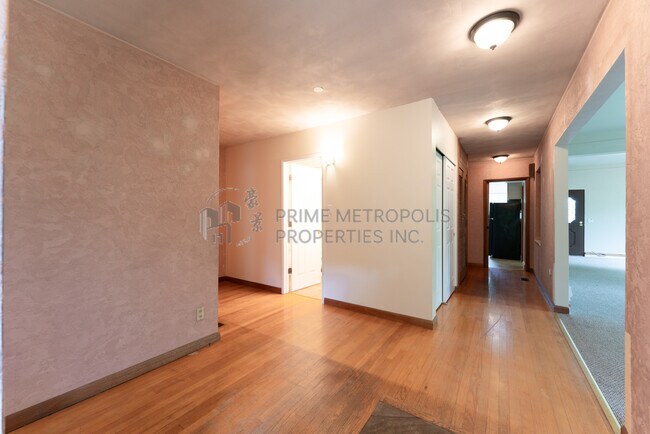 Building Photo - 11322 Exeter Ave NE