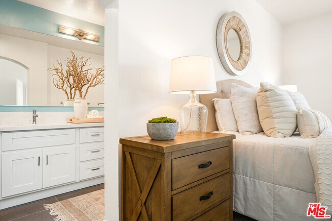 Building Photo - 4643 E 4th St