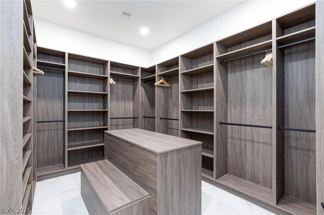 Building Photo - 6525 Ponderosa Way