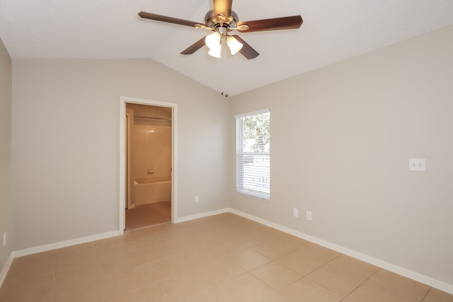 Building Photo - 3413 Palm Beach Dr