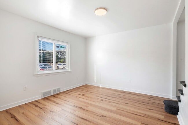 Building Photo - Luxury Rental - Sharpsburg