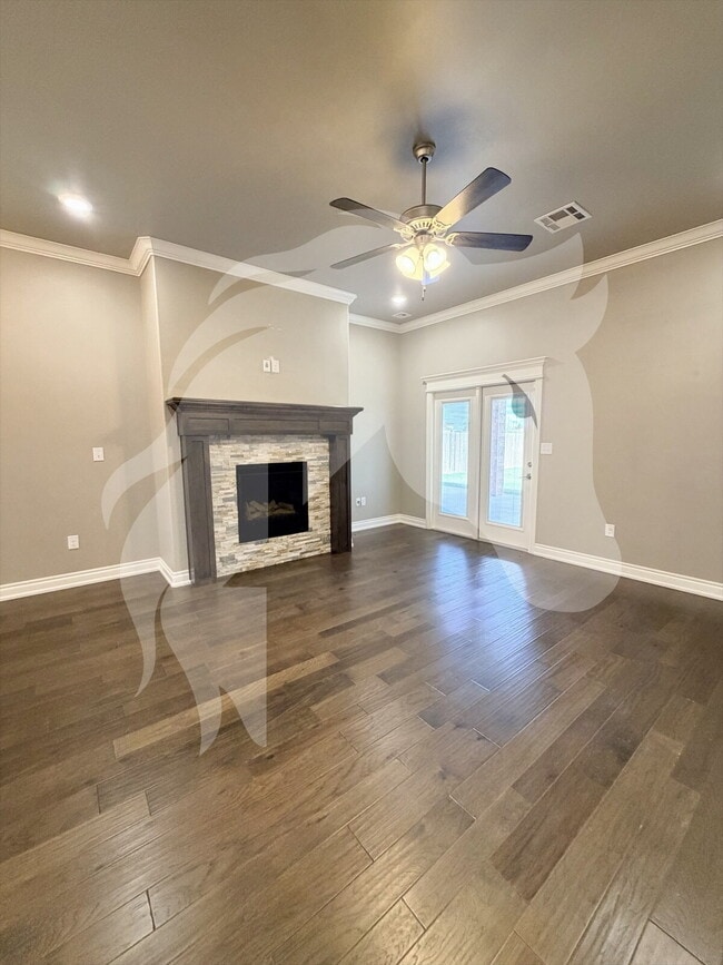 Building Photo - "Stunning 4-Bed Gem with Granite Touch & C...