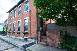 Building Photo - 512 S Lazelle St