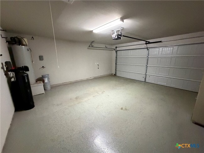 Building Photo - 1100 RIVER WOOD