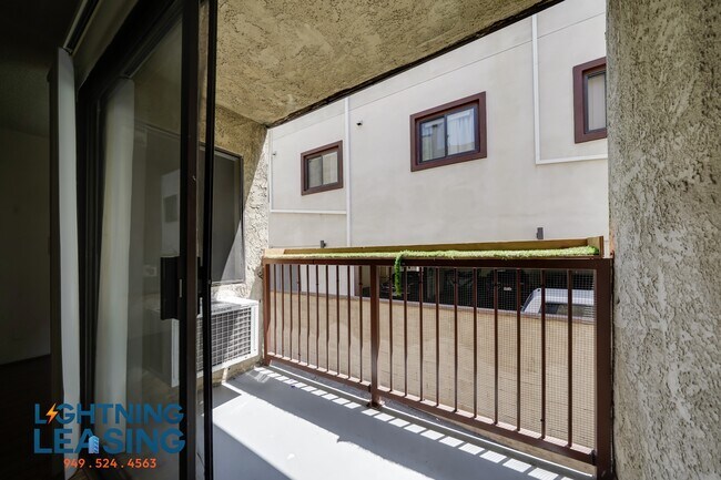 Building Photo - 6827 Whitsett Ave