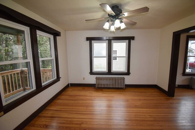 Building Photo - Spacious Three Bedroom House in Mill Hall!