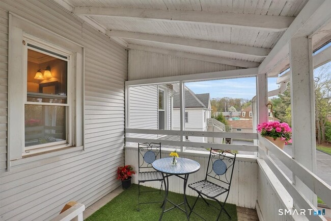 Building Photo - 36 School St