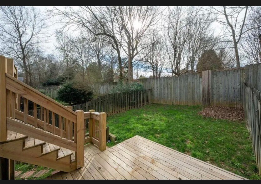 Building Photo - 3854 Meadow Creek Dr