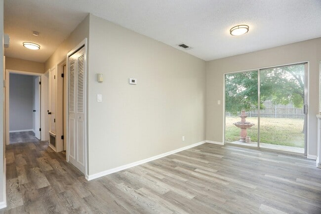 Building Photo - 7306 Glen Hart