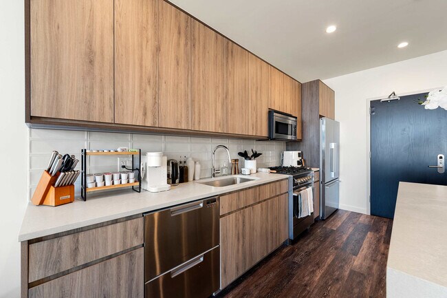 Building Photo - 1122 W Chicago Ave