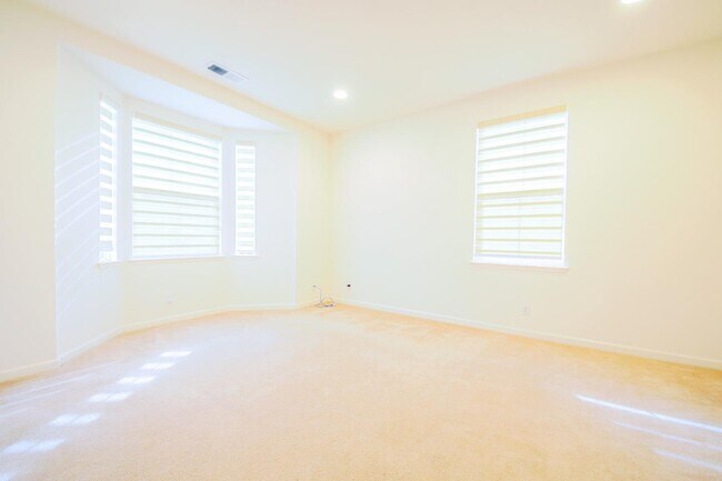 Building Photo - 3323 Bastille Ct