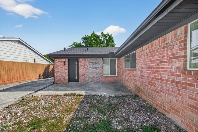 Building Photo - 11742 N Little John Cir