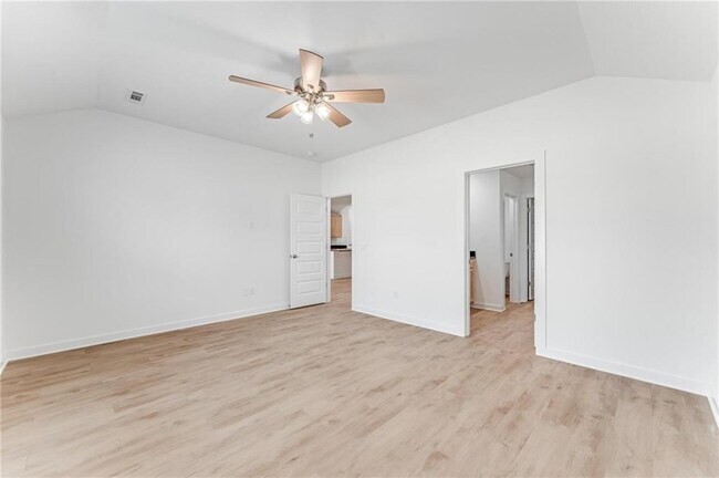 Building Photo - 114 S Maroon Ave