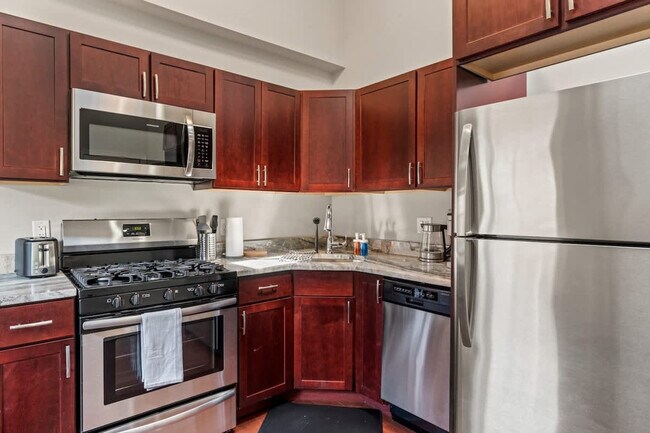 Building Photo - 606 S 2nd St