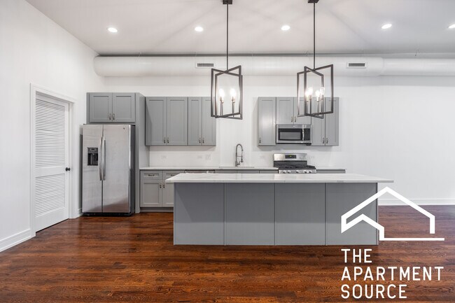 Building Photo - 2500 W Chicago Ave