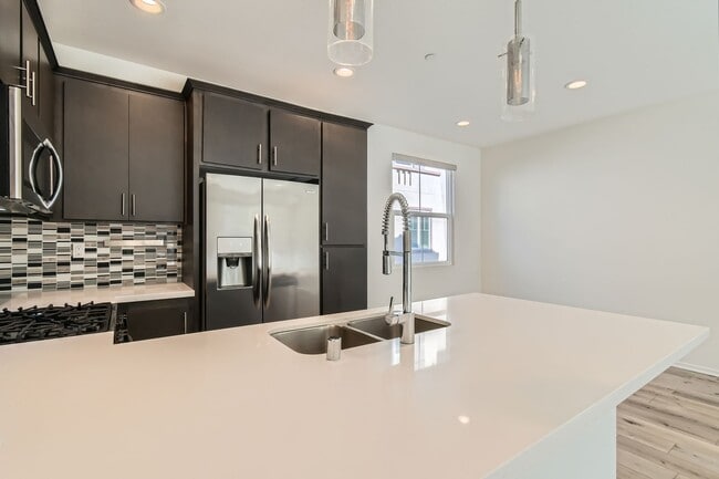 Building Photo - ***MOVE IN SPECIAL- HALF OFF 1ST MONTH'S R...