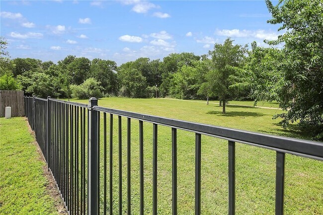 Building Photo - 335 Robelmont Dr