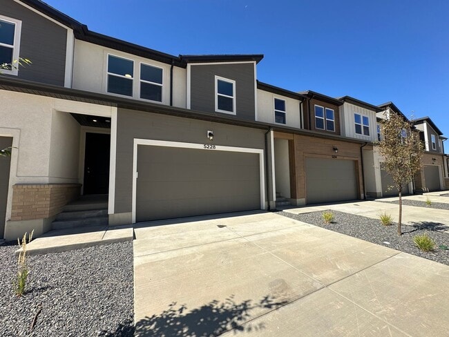 Building Photo - 5228 Acacia Dr