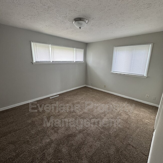 Building Photo - 4030 N Catherwood Ave