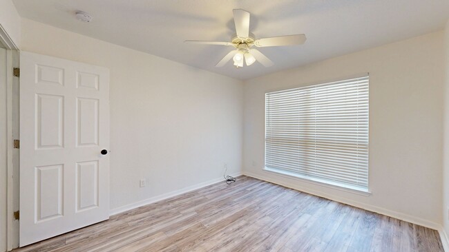 Building Photo - PRICE IMPROVEMENT ONLY $2,195 for OVER 1 A...