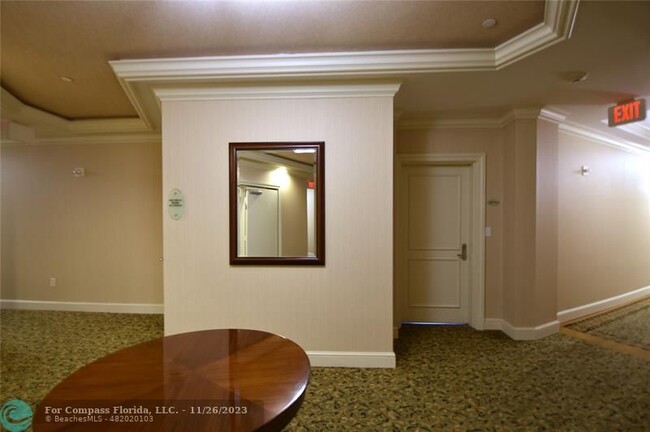 Building Photo - 20000 E Country Club Dr