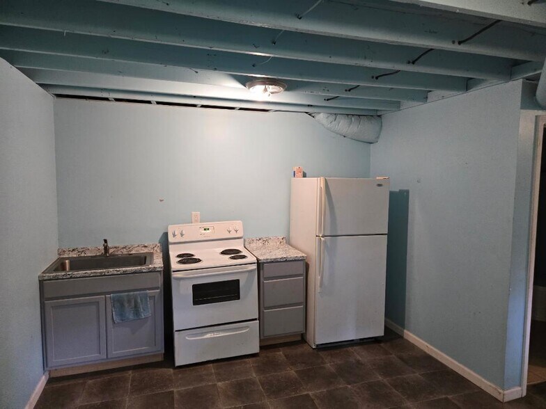 Building Photo - 957 Martha Dr