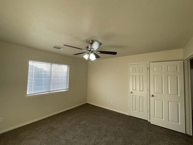 Building Photo - 3603 W Pine Orchard Dr