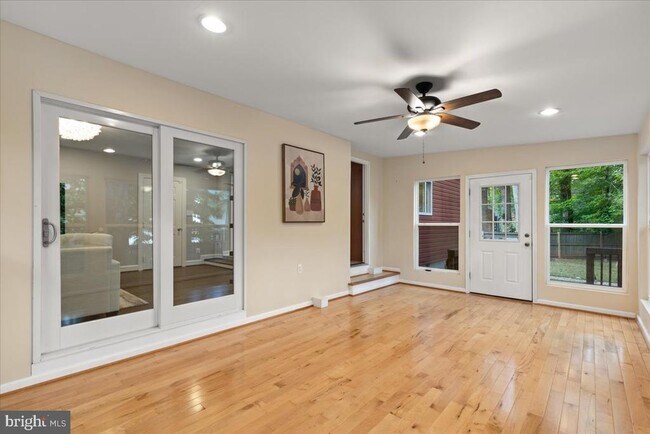 Building Photo - 9472 Lapstrake Ln