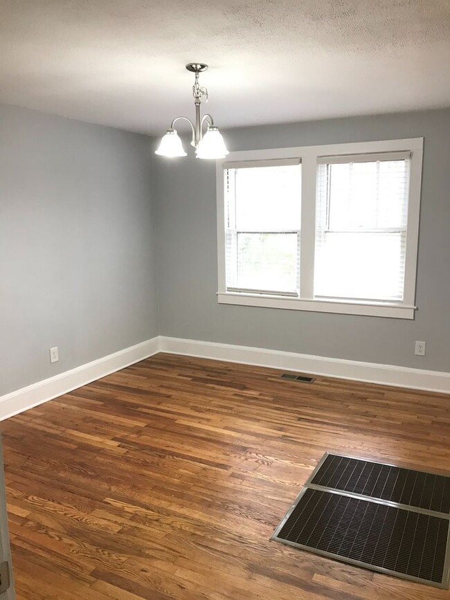 Building Photo - Remodeled 2br near Piedmont Athens Regional