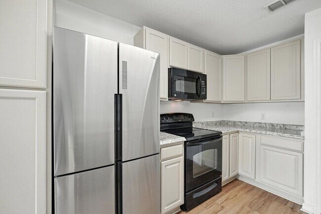 Building Photo - 32218 Gem: Open-Concept Townhome Minutes from the Airport