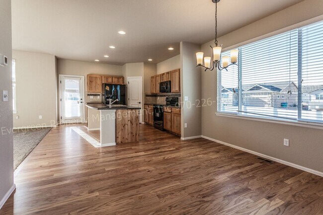 Building Photo - 570 Lapis Pl