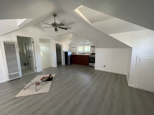 Primary Photo - 374 N Cambridge St