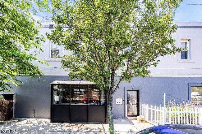 Primary Photo - 230 Trumbull St