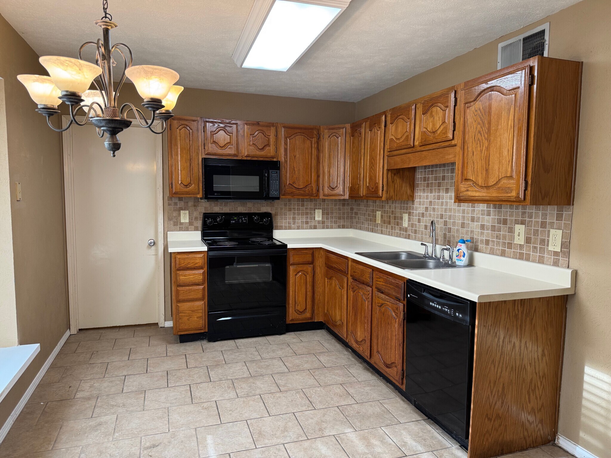 Building Photo - 503 Rosewood Ln