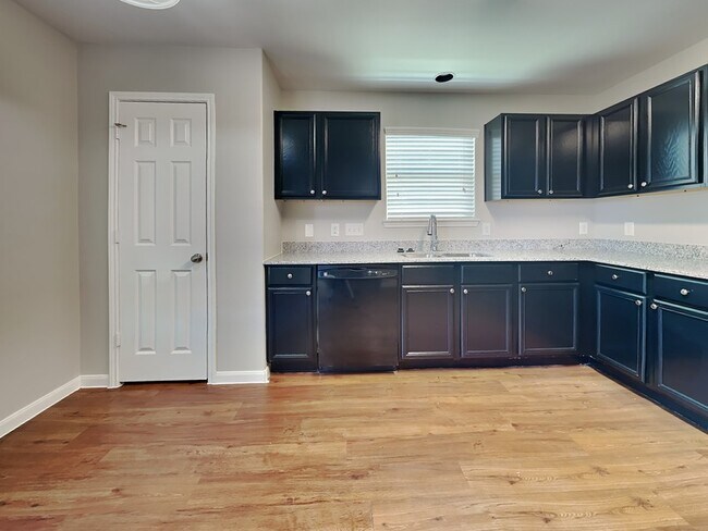 Building Photo - 22310 Queenbury Hills Dr