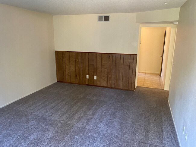 Building Photo - Very clean and Beautiful Apartment for rent in Visalia