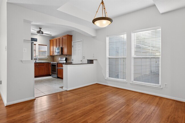 Building Photo - 15 S Avonlea Cir